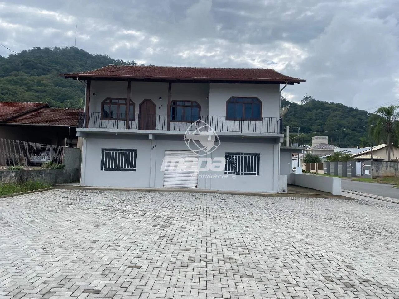 Imóvel comercial com ampla area de estacionamento — foto 2
