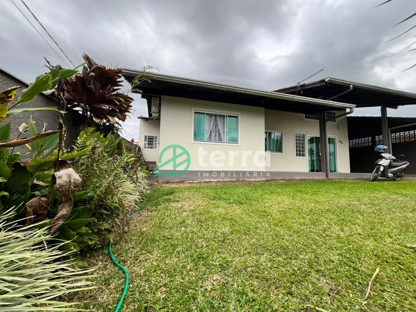 Casa à venda com 3 quartos e 1 suíte, 3 vagas, 231m² no Carijós, Indaial - foto 1