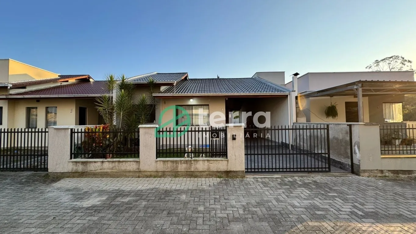 Casa à venda com 2 quartos e 1 suíte, 2 vagas, 81m² no Carijós, Indaial - foto 1