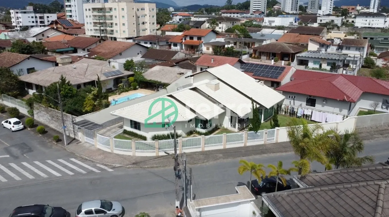 Casa à venda com 3 quartos e 1 suíte, 3 vagas, 327m² no Nações, Indaial - foto 1