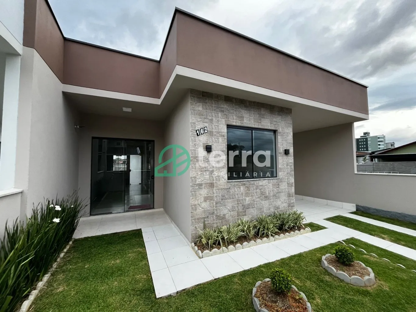 Casa à venda com 3 quartos e 1 suíte, 1 vaga, 77m² no Carijós, Indaial - foto 1