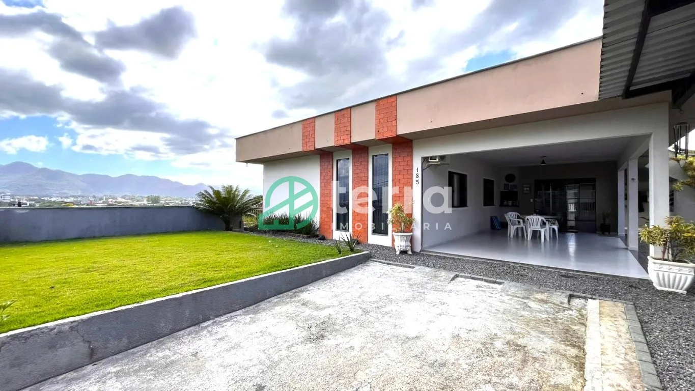 Casa à venda com 3 quartos e 2 suítes, 3 vagas, 205m² no Carijós, Indaial - foto 1