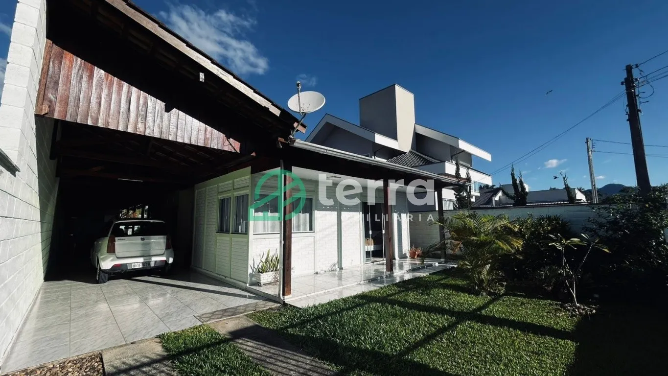 Casa à venda com 3 quartos, 4 vagas, 204m² no Carijós, Indaial - foto 1