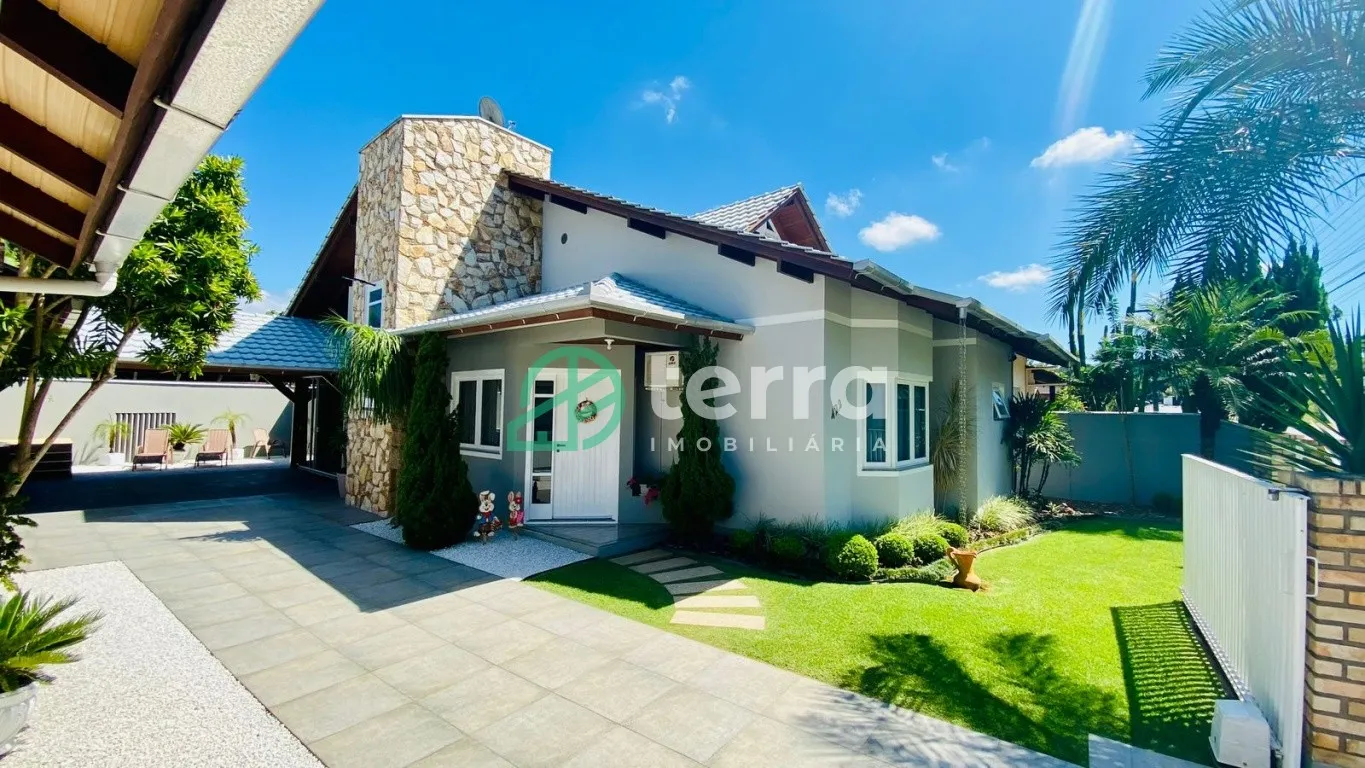 Casa à venda com 3 quartos e 1 suíte, 2 vagas, 280m² no Estados, Indaial - foto 1