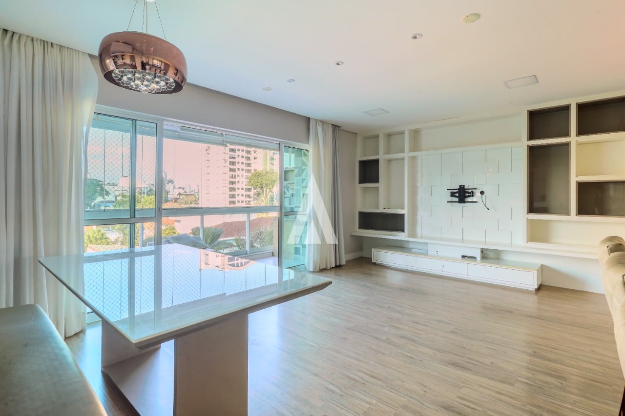 Apartamento à venda com 3 quartos, 2 vagas, 114m² na região do bairro América, próximo à Rua Max Colin, Joinville
