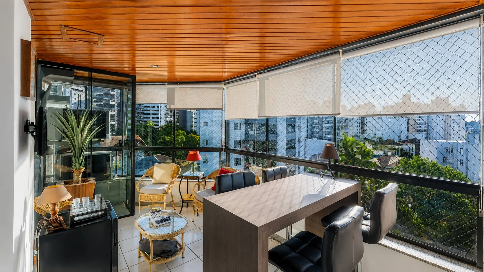 APARTAMENTO SEMI-MOBILIADO COM 3 DORMITÓRIOS + DEPENDENCIA NA ALAMEDA