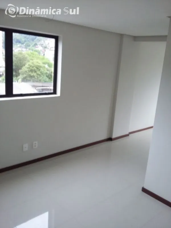 Sala comercial NOVA próximo a Vila Germânica. 
livre de enchente; — foto 2