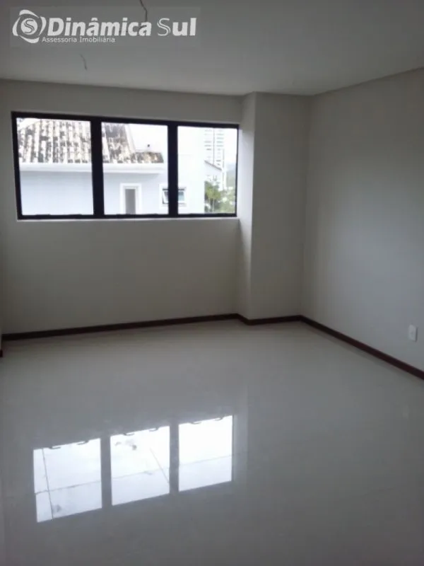 Sala comercial NOVA próximo a Vila Germânica. 
livre de enchente; — foto 3