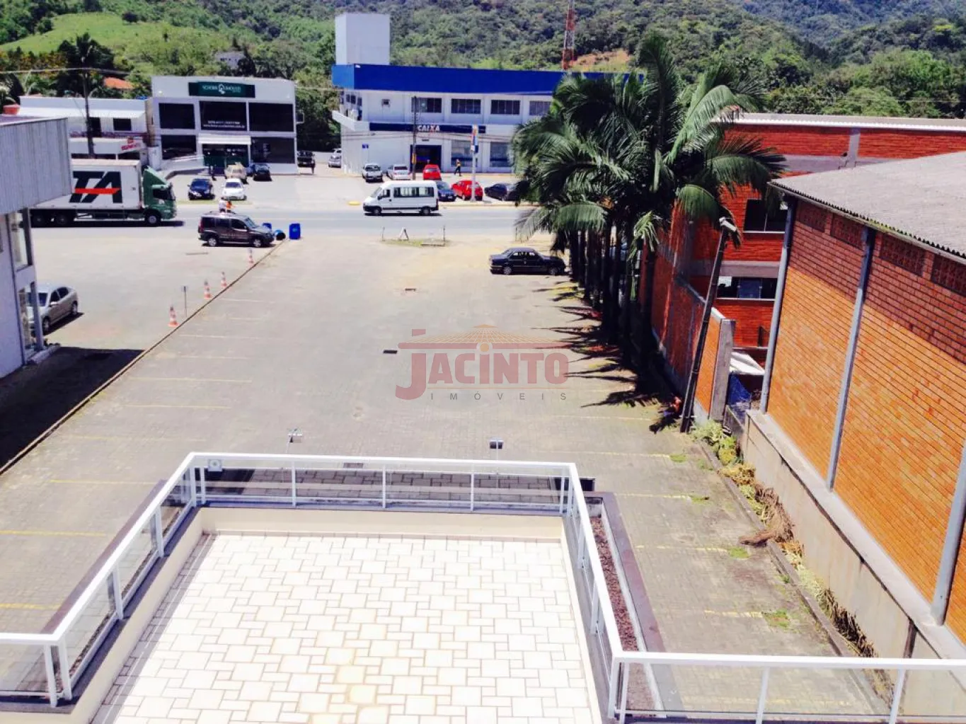 Excelente prédio comercial com terreno de 1.761m. Sendo ZR4 e CS3. — foto 3