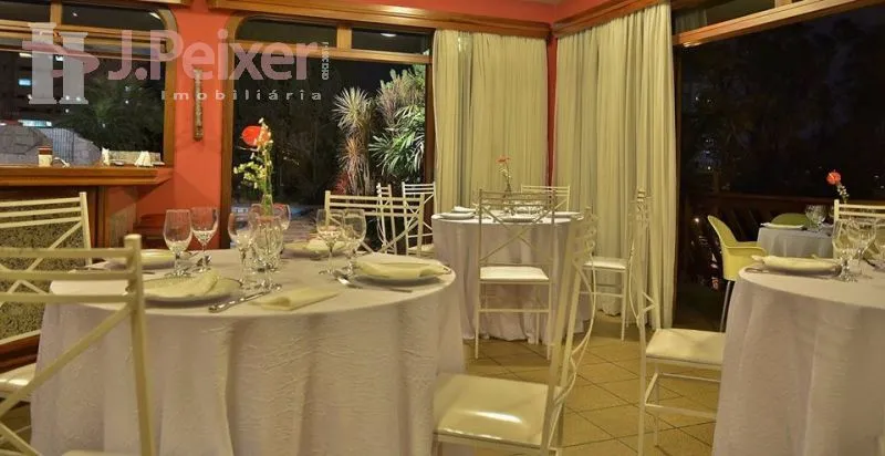 Excelente residencia com 5 quartos sendo 01 suíte, 4 banheiros, sala, cozinha, garagem para 5 automóveis, piscina, área de festas , canil, lavação. depósito. — foto 5