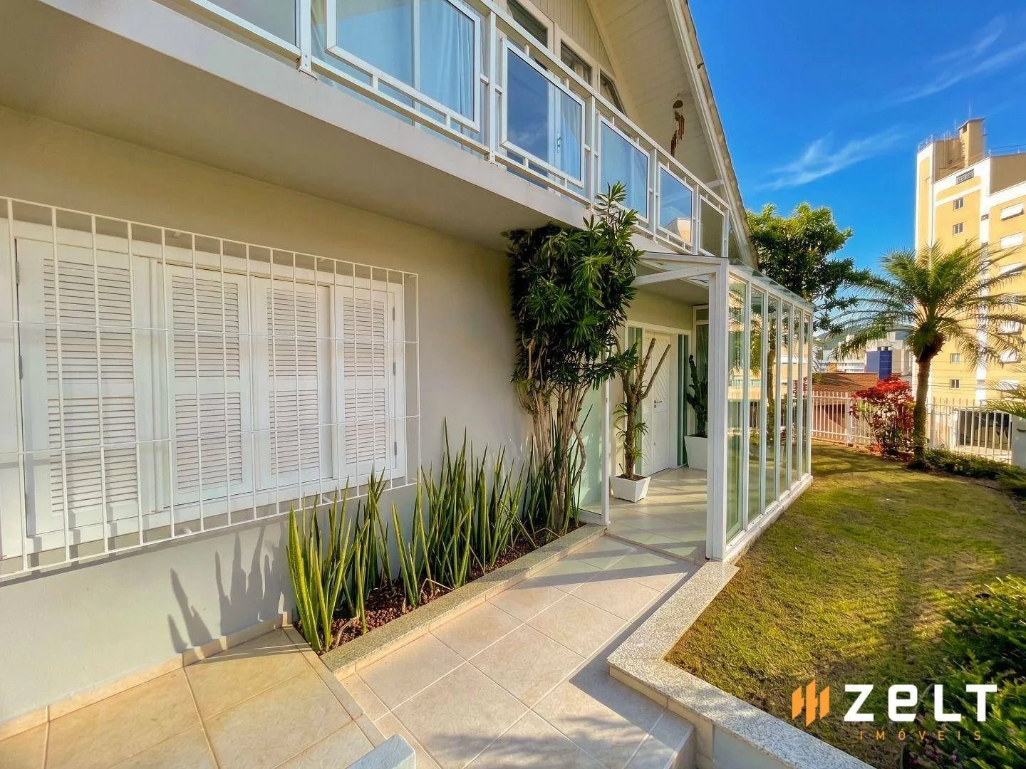 Casa à venda com 4 quartos e 1 suíte, 2 vagas, 350m² no Centro, Blumenau - foto 1
