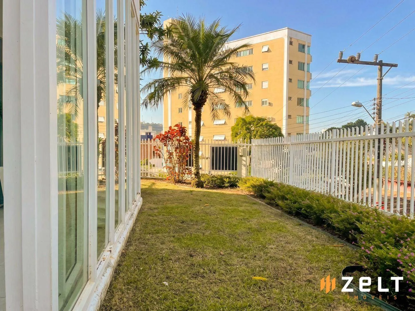 Casa à venda com 4 quartos e 1 suíte, 2 vagas, 350m² na Rua Goiânia no Centro, Blumenau — foto 3