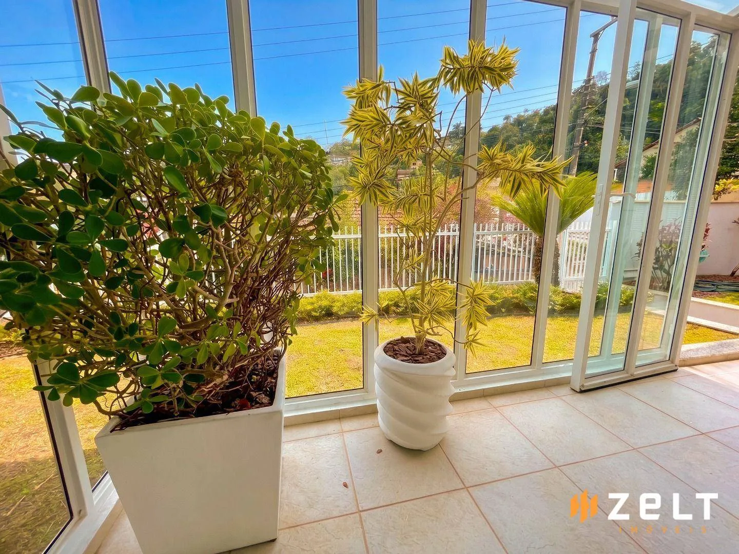 Casa à venda com 4 quartos e 1 suíte, 2 vagas, 350m² na Rua Goiânia no Centro, Blumenau — foto 4
