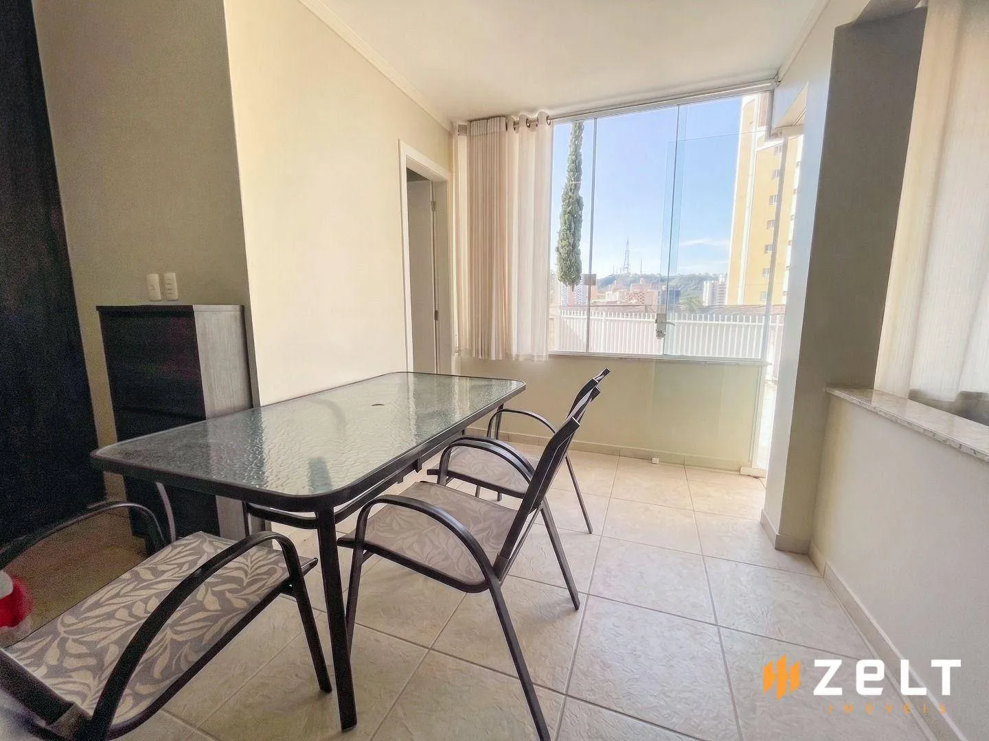 Casa à venda com 4 quartos e 1 suíte, 2 vagas, 350m² na Rua Goiânia no Centro, Blumenau — foto 6