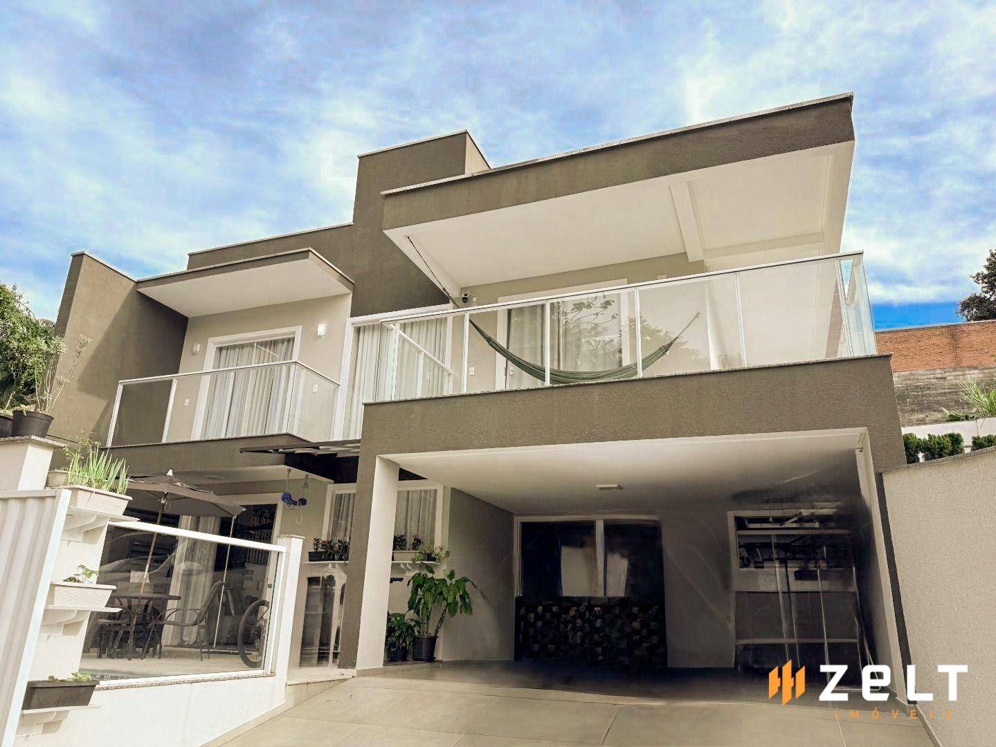 Casa à venda com 3 quartos e 1 suíte, 2 vagas, 167m² na Rua Detlef Passig no Velha, Blumenau