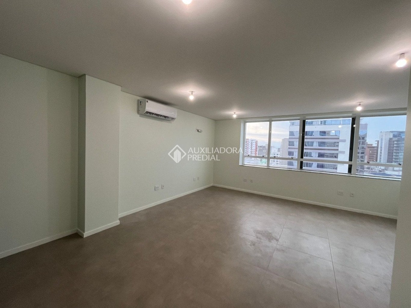 Sala/Escritório à venda, 1 vaga, 42m² na Idalina Pereira dos Santos no Agronômica, Florianópolis