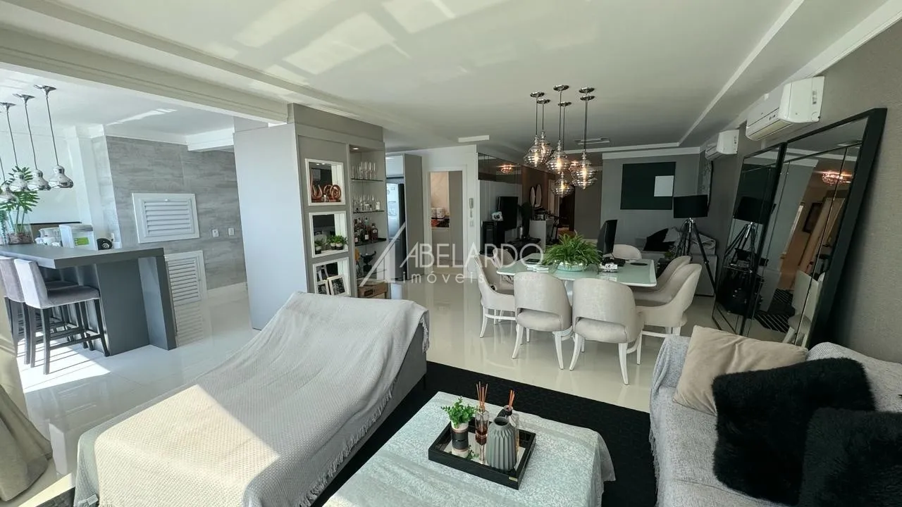 APARTAMENTO MOBILIADO, FRENTE MAR, COM QUATRO SUÍTES E TRÊS VAGAS DE GARAGEM - EM MEIA PRAIA/ITAPEMA — foto 2