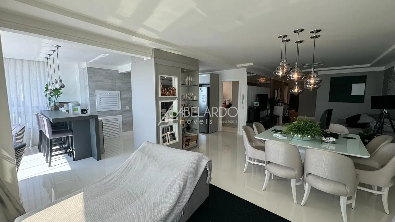 APARTAMENTO MOBILIADO, FRENTE MAR, COM QUATRO SUÍTES E TRÊS VAGAS DE GARAGEM - EM MEIA PRAIA/ITAPEMA — foto 3