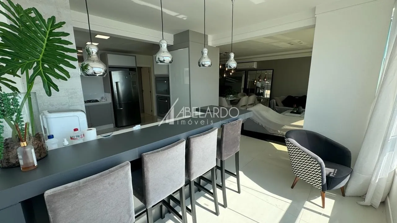 APARTAMENTO MOBILIADO, FRENTE MAR, COM QUATRO SUÍTES E TRÊS VAGAS DE GARAGEM - EM MEIA PRAIA/ITAPEMA — foto 4