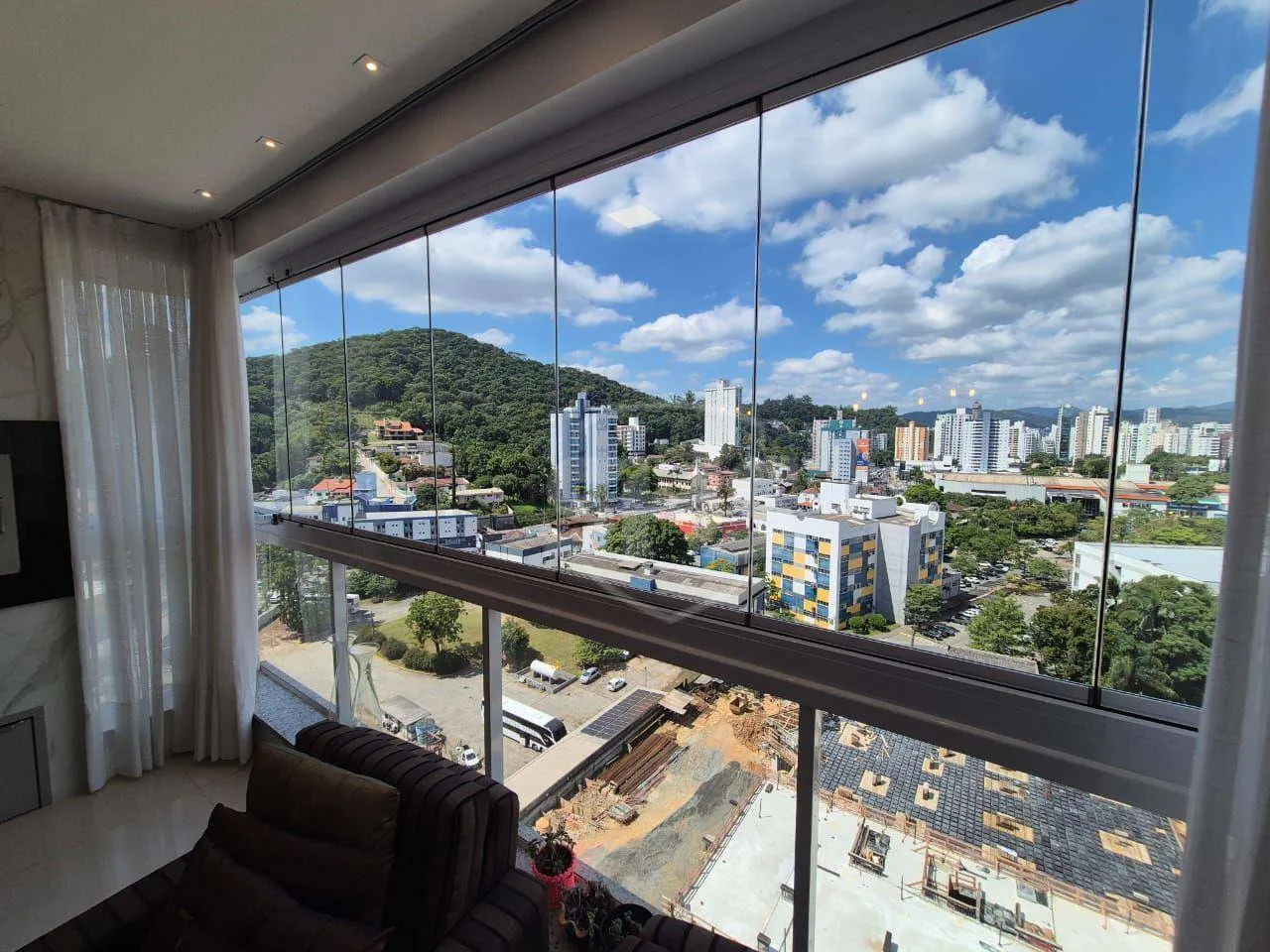 Fantástico Apartamento Andar Alto Próximo a Furb - foto 1