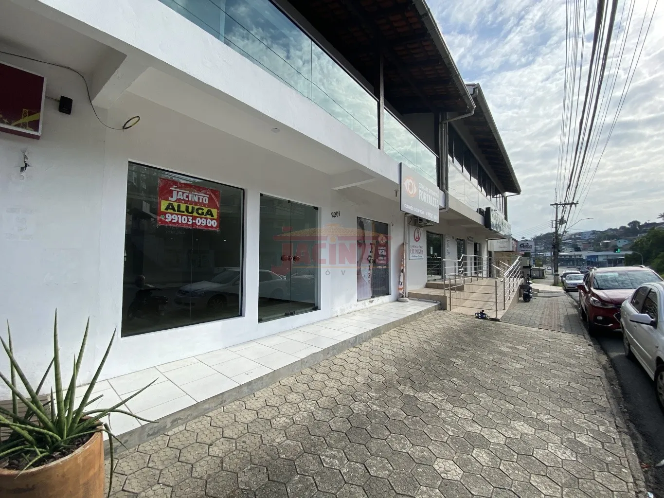 Sala comercial com aproximadamente 35m, na rua geral do Bairro Fortaleza. — foto 2