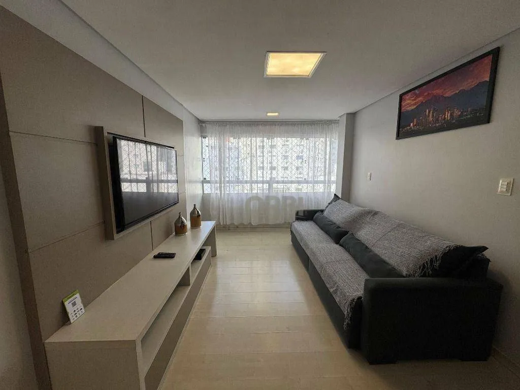 Apartamento à venda com 2 quartos, 1 vaga, 55m² na região do bairro Centro, próximo à 3ª Avenida, Balneário Camboriú — foto 2