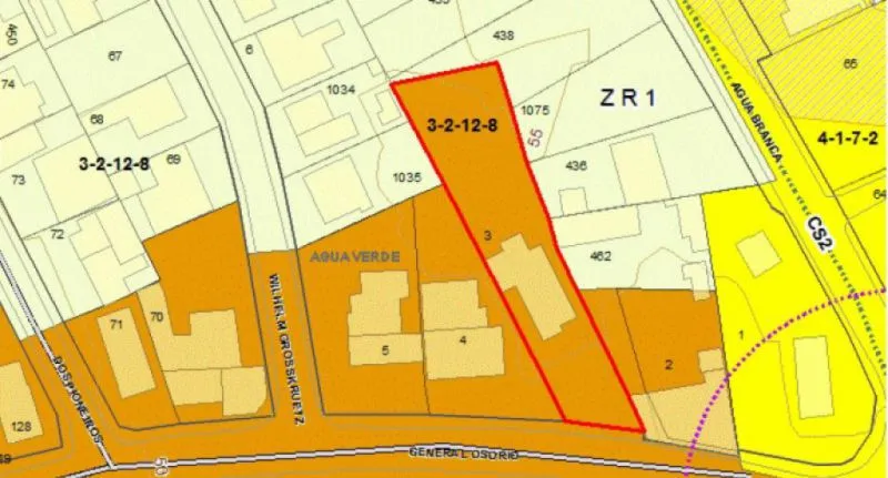 Lindo terreno plano em corredor de servico !!!
ZC2 Altura livre Tx Ocup. 70% Coef. 3,6 — foto 6