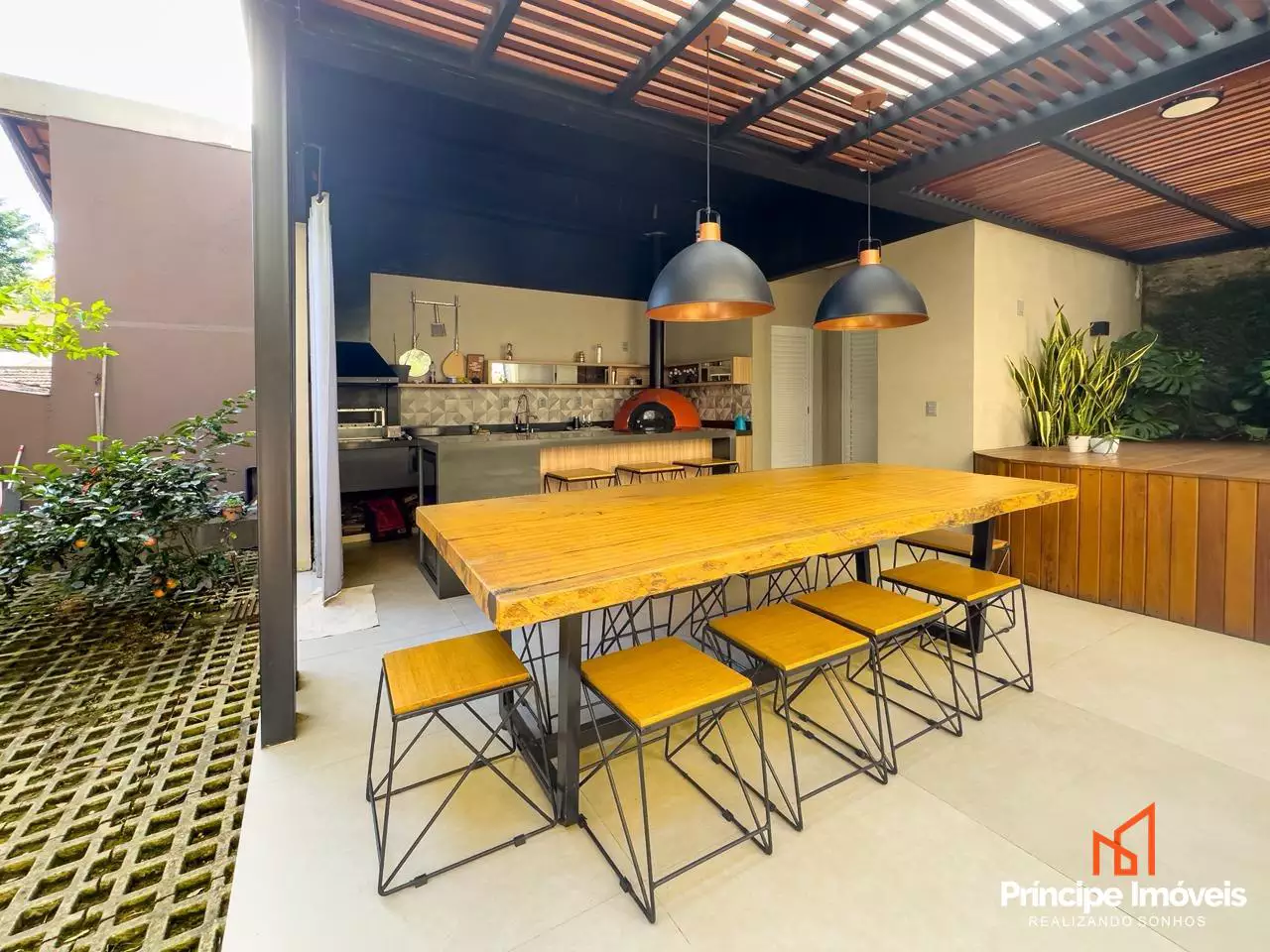 Casa à venda com 3 quartos e 1 suíte, 3 vagas, 280m² no Boa Vista, Joinville - foto 1