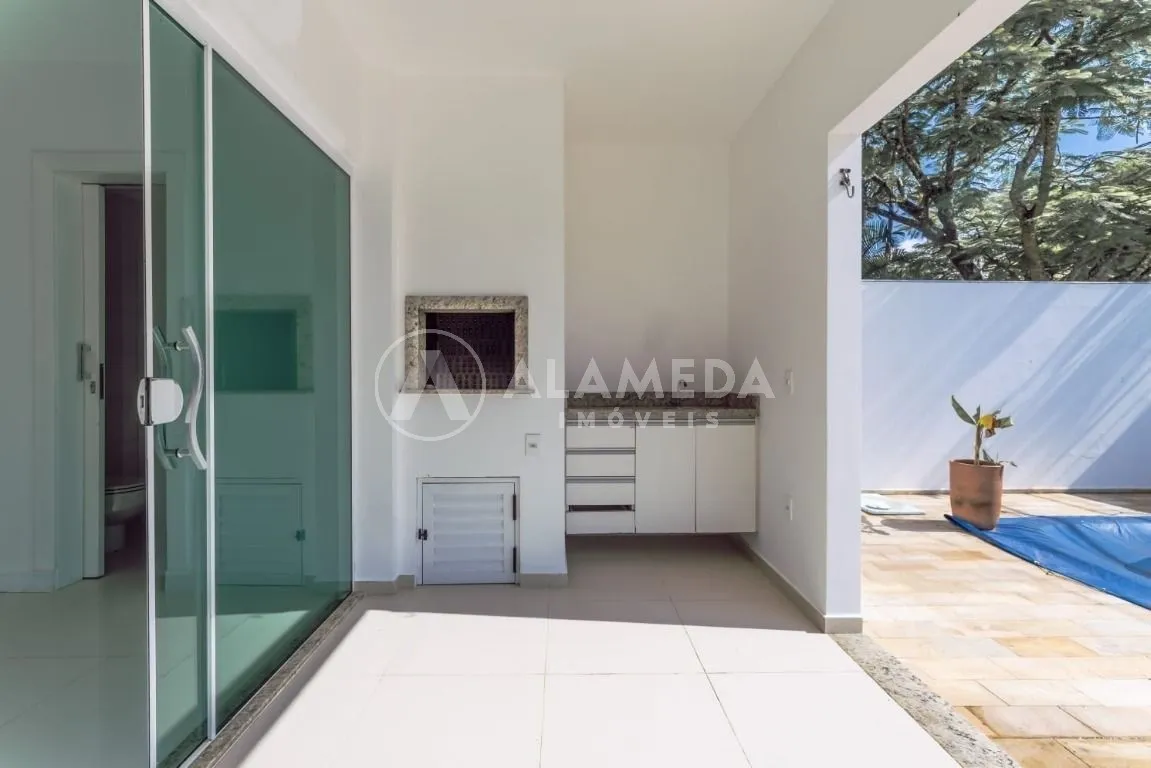 Casa à venda com 4 quartos e 2 suítes, 4 vagas, 600m² na região do bairro Praia dos Amores, próximo à Avenida Ruy Barbosa, Balneário Camboriú — foto 4