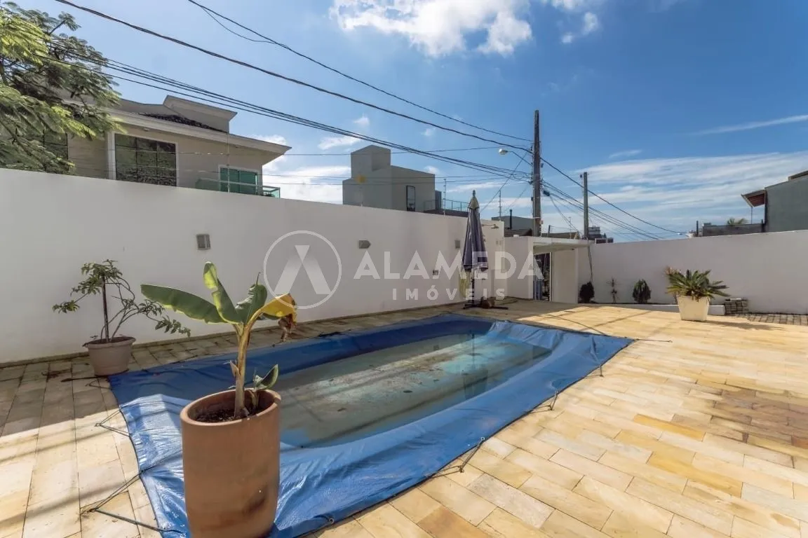 Casa à venda com 4 quartos e 2 suítes, 4 vagas, 600m² na região do bairro Praia dos Amores, próximo à Avenida Ruy Barbosa, Balneário Camboriú — foto 5
