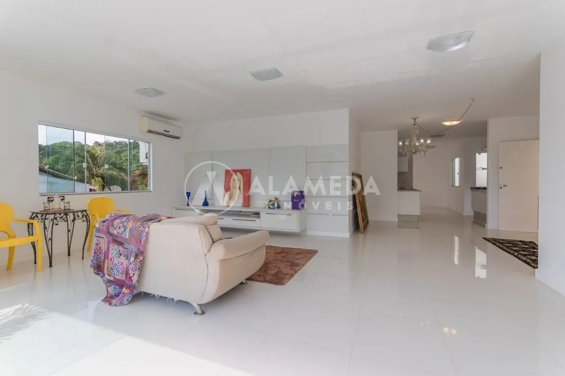 Casa à venda com 4 quartos e 2 suítes, 4 vagas, 600m² na região do bairro Praia dos Amores, próximo à Avenida Ruy Barbosa, Balneário Camboriú — foto 6
