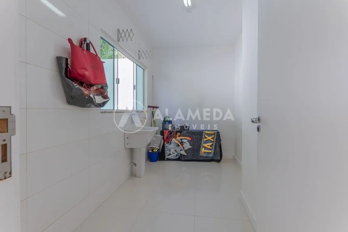 Casa à venda com 4 quartos e 2 suítes, 4 vagas, 600m² na região do bairro Praia dos Amores, próximo à Avenida Ruy Barbosa, Balneário Camboriú — foto 7