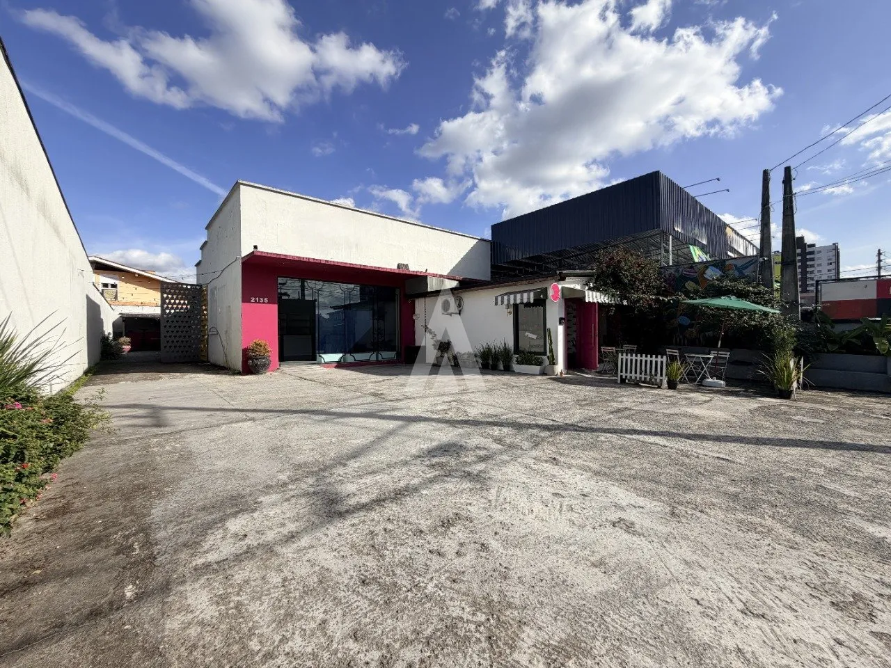 Outros Imóveis à venda, 5 vagas, 250m² no América, Joinville - foto 1