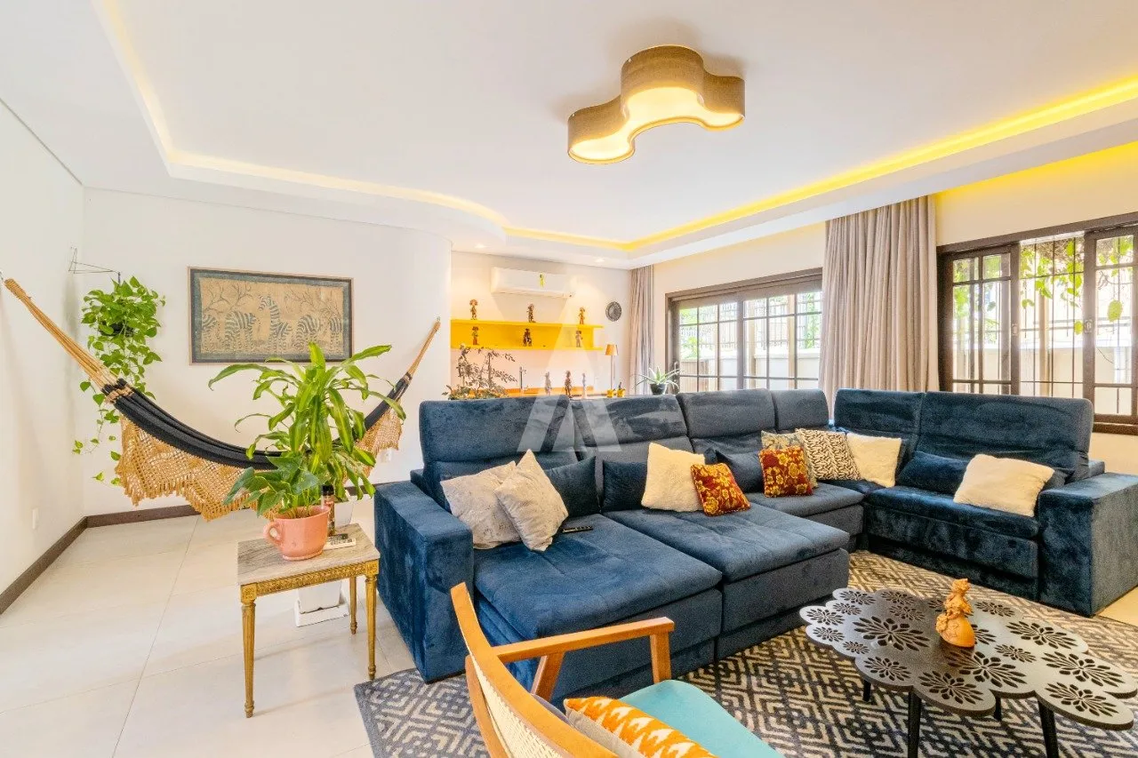 Casa com 3 suíte(s) mais 1 quarto(s) à venda no bairro Anita Garibaldi em Joinville, por R$ 2.190.000.00. - foto 1