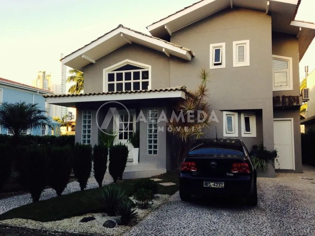 Casa à venda com 3 quartos e 3 suítes, 3 vagas, 390m² no Barra, Balneário Camboriú - foto 1