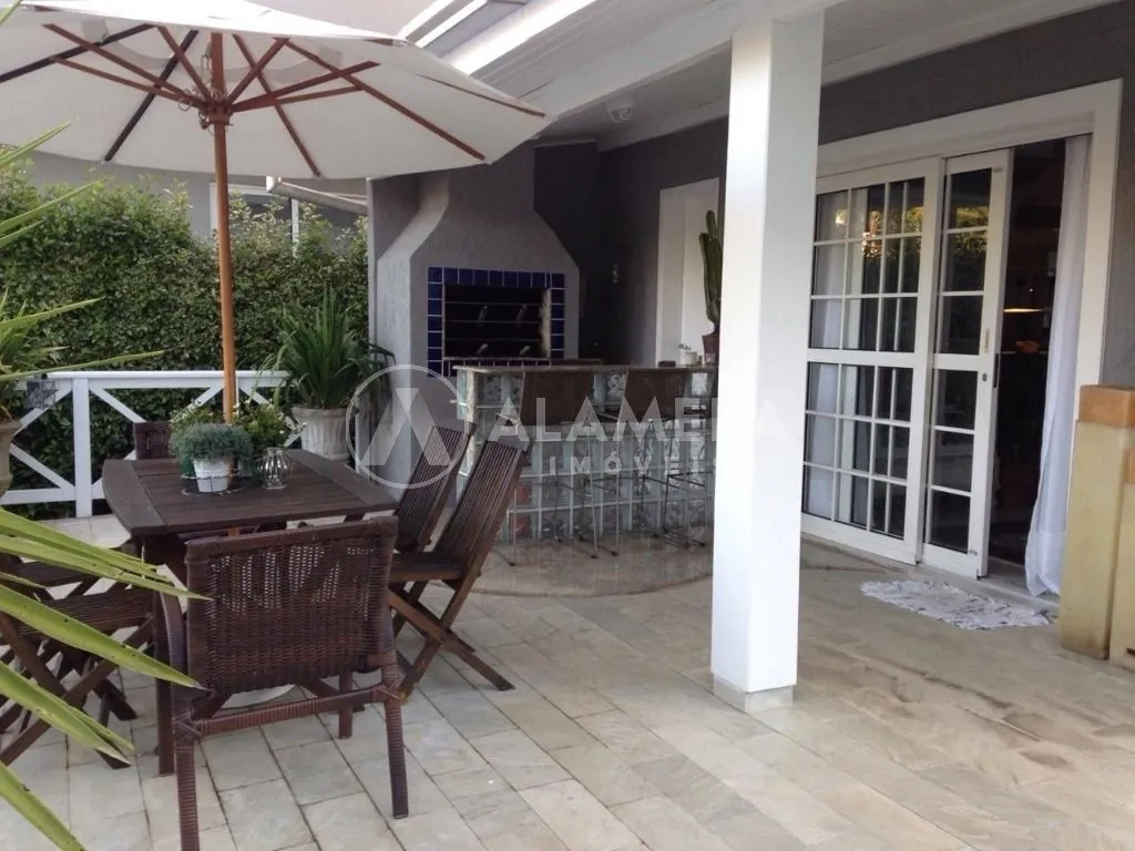 Casa à venda com 3 quartos e 3 suítes, 3 vagas, 390m² na região do bairro Barra, próximo à Avenida Marginal Leste, Balneário Camboriú — foto 2