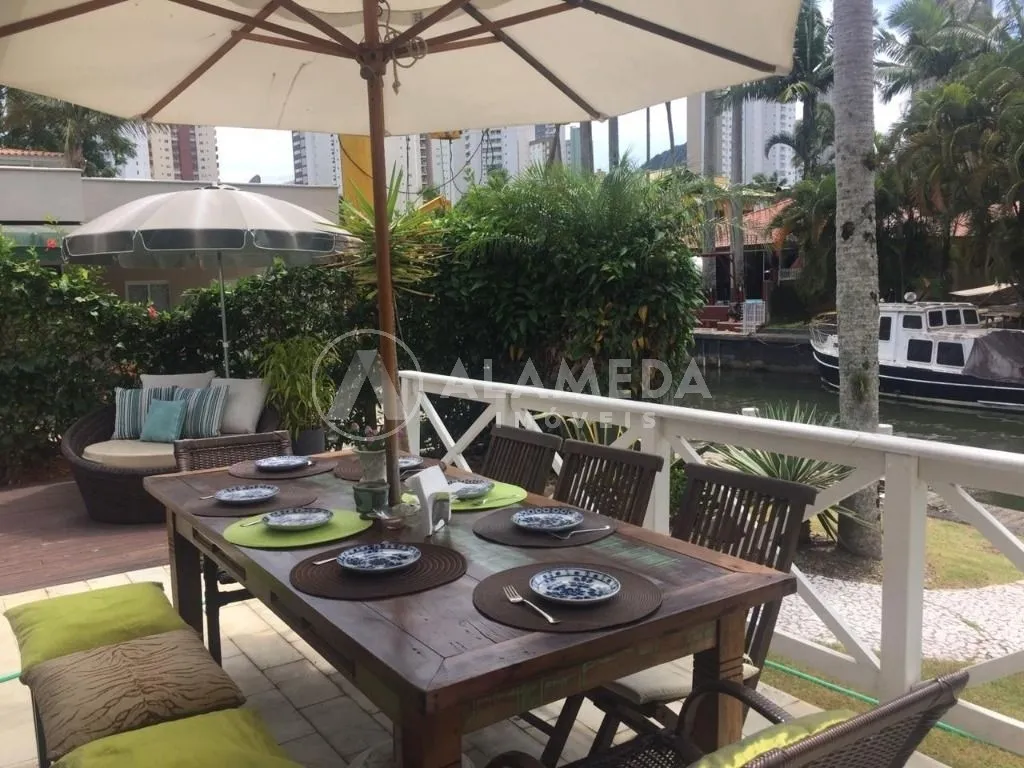 Casa à venda com 3 quartos e 3 suítes, 3 vagas, 390m² na região do bairro Barra, próximo à Avenida Marginal Leste, Balneário Camboriú — foto 4