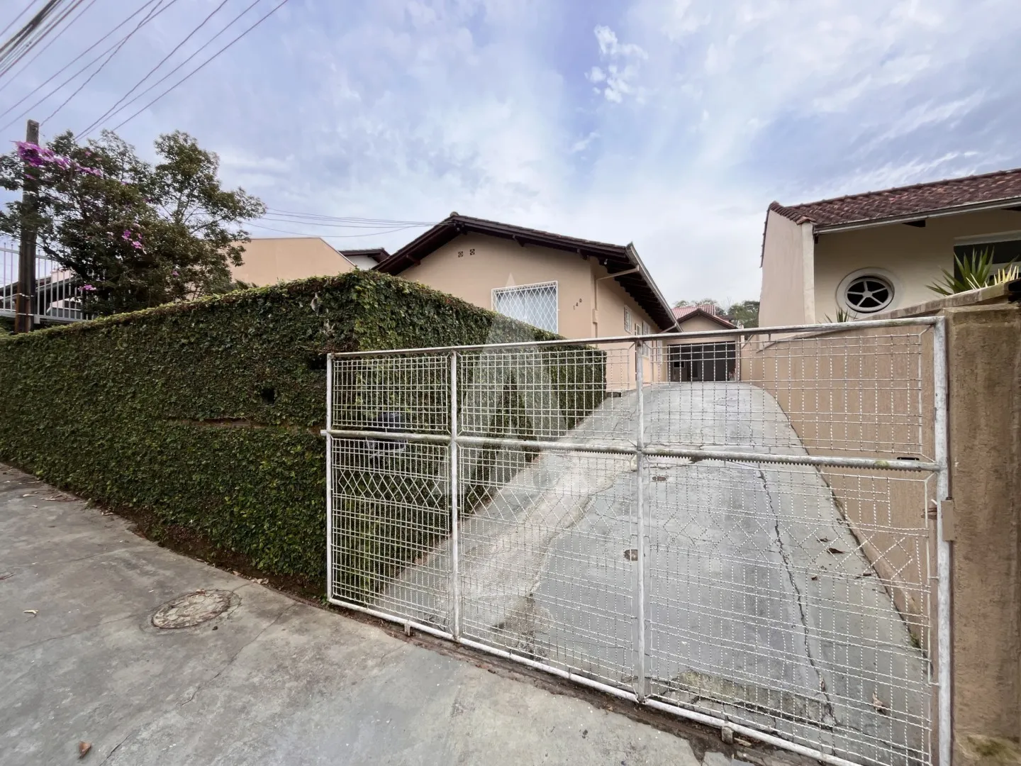 Casa para alugar com 4 quartos, 1 vaga, 160m² no Itaum, Joinville - foto 1