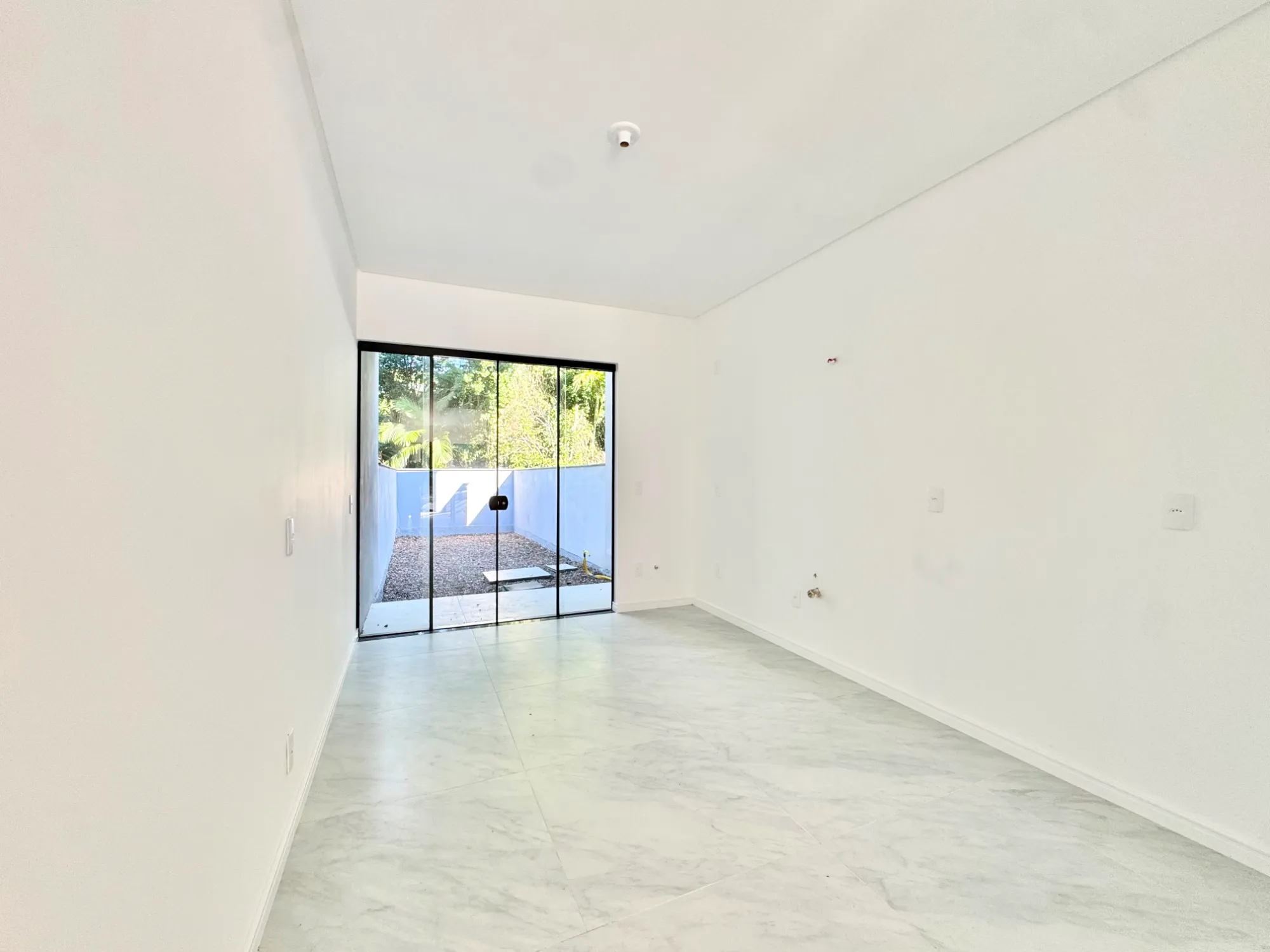 Casa à venda com 2 quartos, sendo 2 suítes, 2 vagas, 98m² na região do bairro Badenfurt, próximo à Rua Heinrich Hemmer, Blumenau