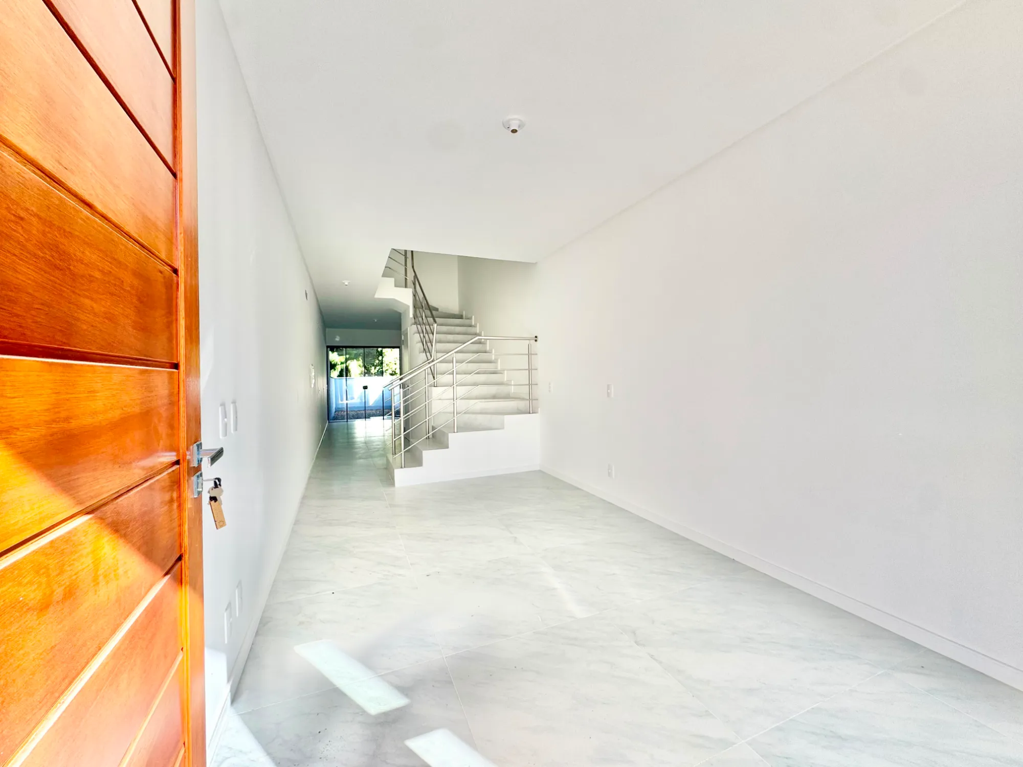 Casa à venda com 2 quartos, sendo 2 suítes, 2 vagas, 98m² na região do bairro Badenfurt, próximo à Rua Heinrich Hemmer, Blumenau