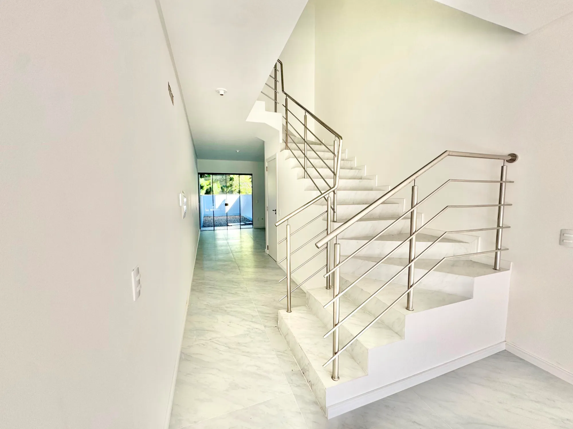 Casa à venda com 2 quartos, sendo 2 suítes, 2 vagas, 98m² na região do bairro Badenfurt, próximo à Rua Heinrich Hemmer, Blumenau