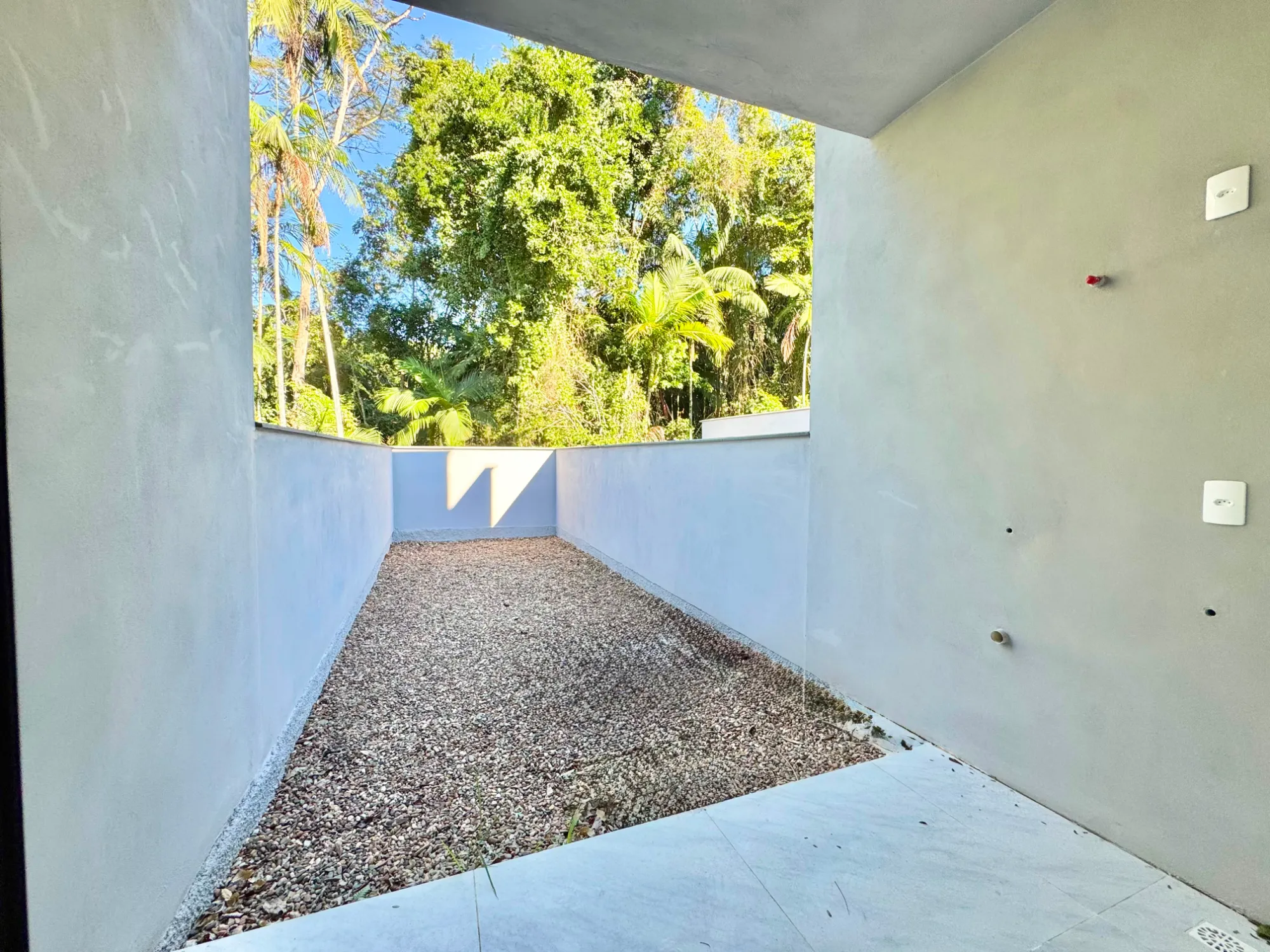 Casa à venda com 2 quartos, sendo 2 suítes, 2 vagas, 98m² na região do bairro Badenfurt, próximo à Rua Heinrich Hemmer, Blumenau