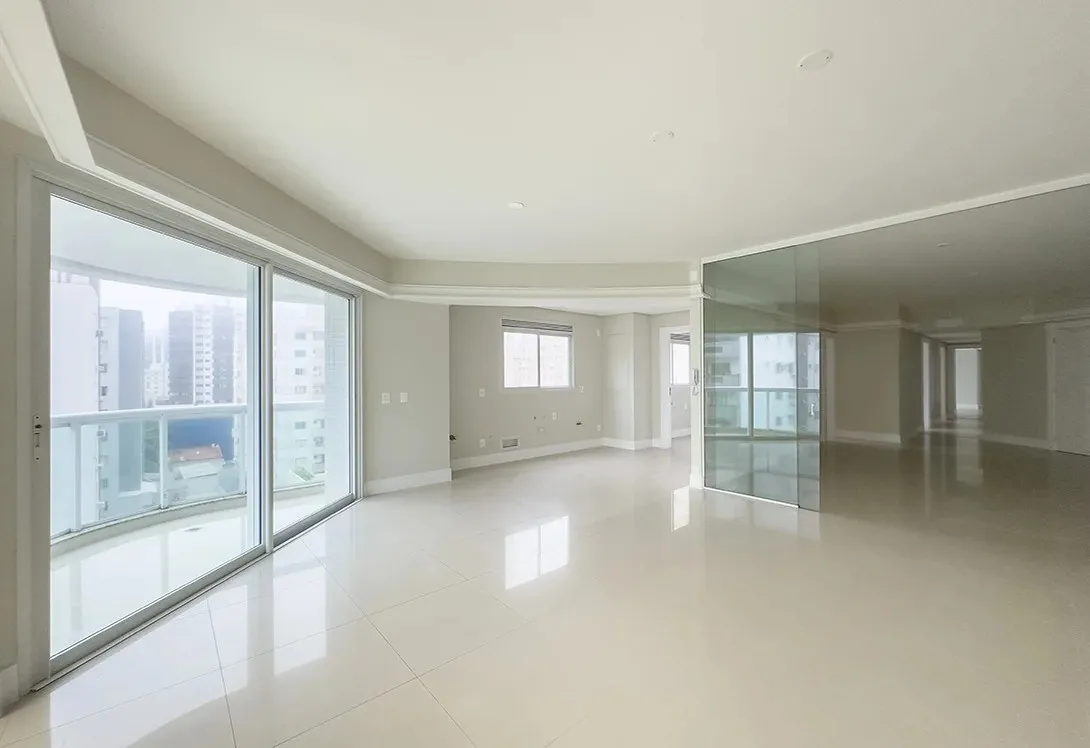 Apartamento à venda com 3 quartos e 3 suítes, 3 vagas, 142m² no Centro, Balneário Camboriú - foto 1