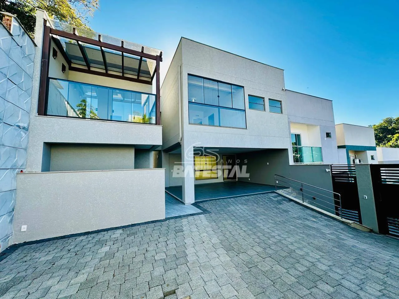 Casa à venda com 4 quartos e 4 suítes, 2 vagas, 325m² no Boa Vista, Blumenau - foto 1