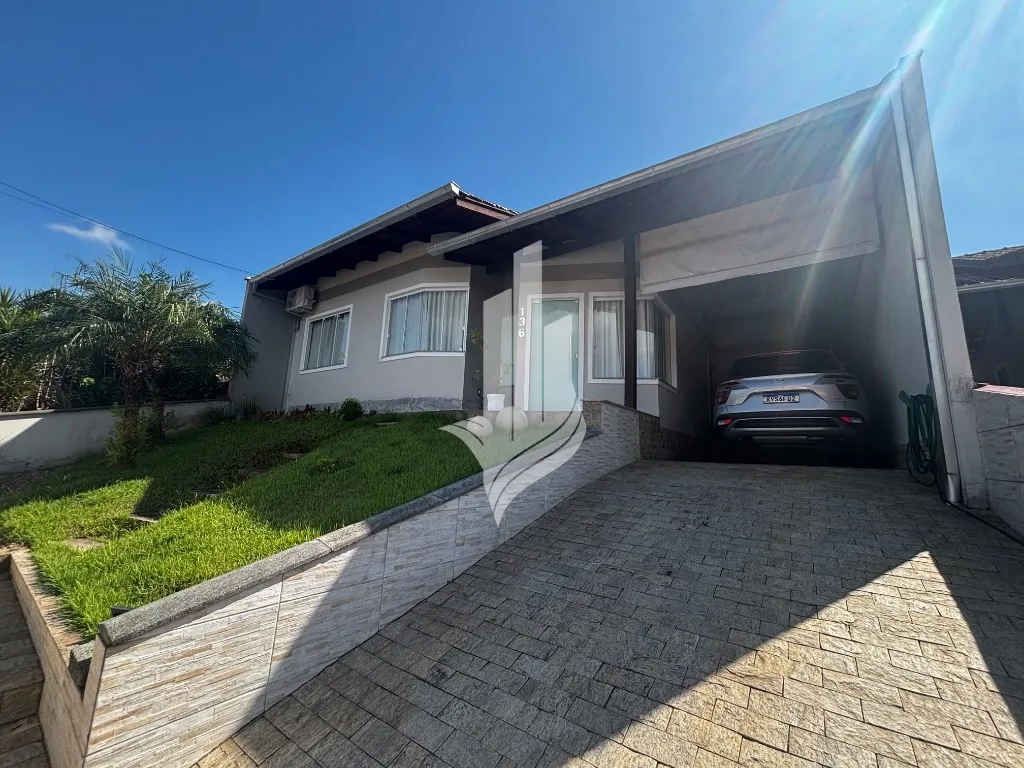 Casa à venda com 2 quartos e 1 suíte, 2 vagas, 168m² no Água Verde, Blumenau - foto 1