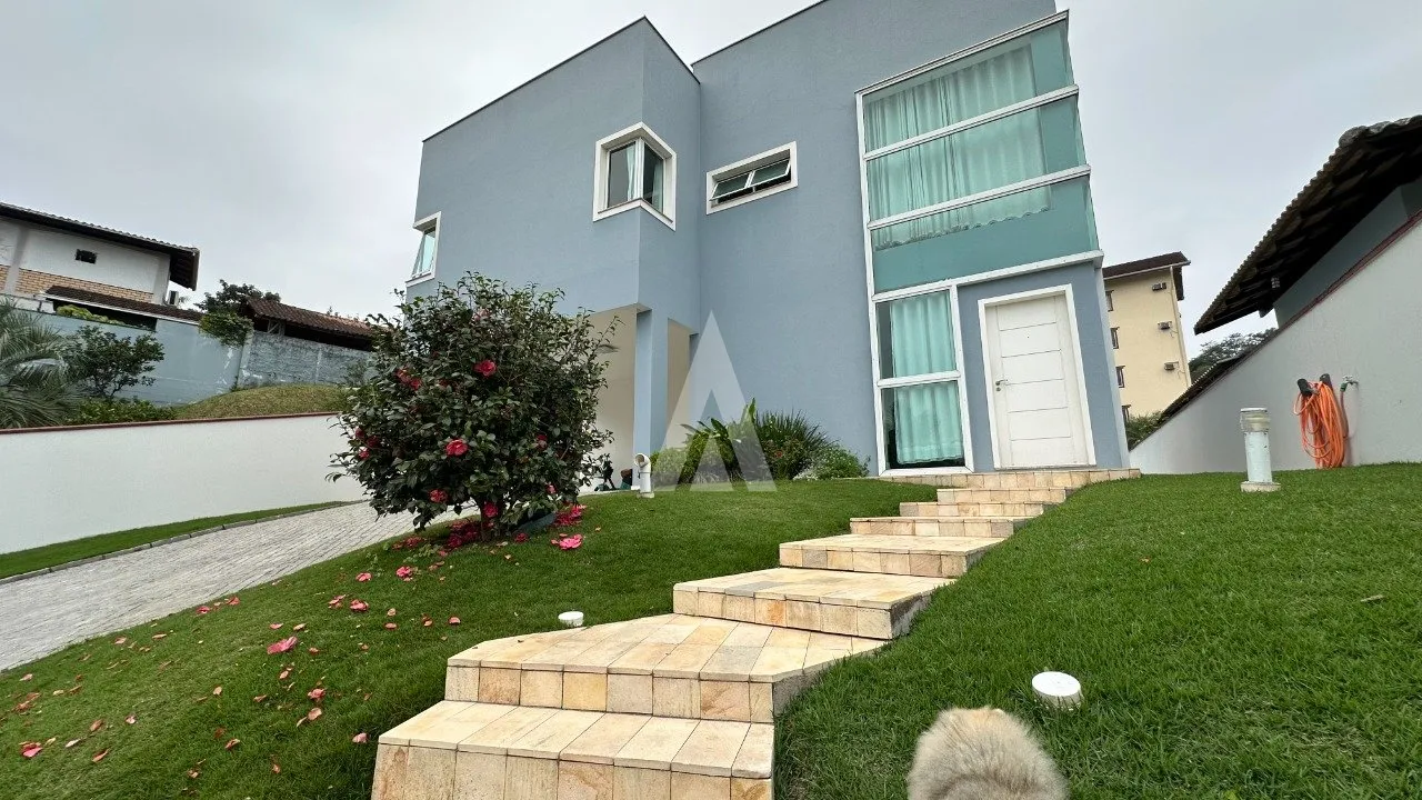 Casa à venda com 3 quartos, 4 vagas, 281m² no América, Joinville - foto 1
