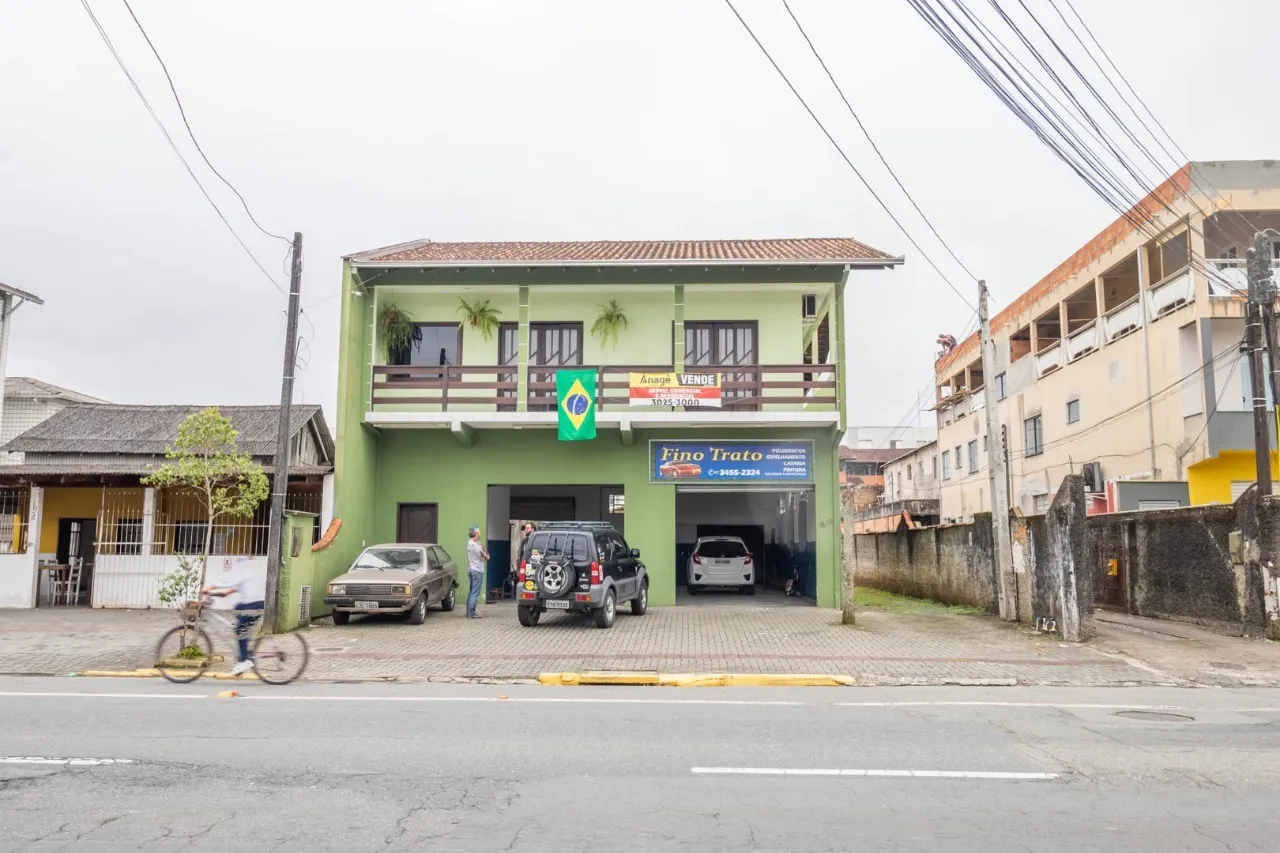 Prédio Comercial com 1 suíte(s) mais 2 quarto(s) à venda no bairro Bucarein em Joinville, por R$ 950.000.00. - foto 1