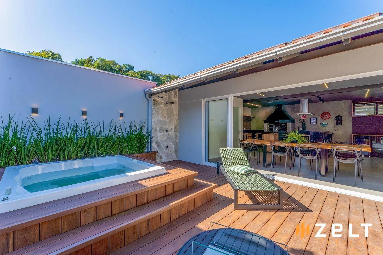 Casa à venda com 3 quartos e 1 suíte, 4 vagas, 355m² no Velha, Blumenau