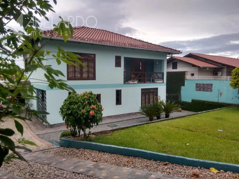 ABELARDO IMÓVEIS - Excelente casa de dois pavimentos, SEMI MOBILIADA. — foto 3