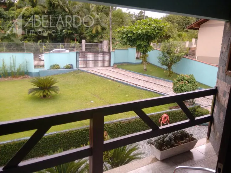 ABELARDO IMÓVEIS - Excelente casa de dois pavimentos, SEMI MOBILIADA. — foto 2